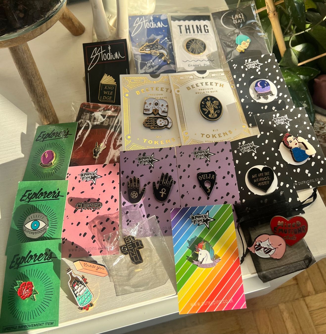 Spille & Fermagli: Pin Sammlung – Nuovo (secondo la descrizione) da Effretikon venduto da YaMn