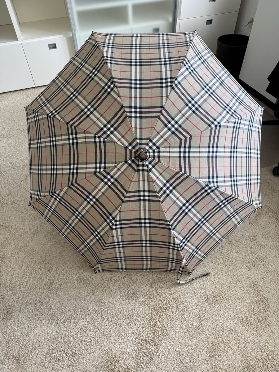 Burberry Ombrelli: Burberry Regenschirm schönes Holz – Usato da Richterswil venduto da Solemare47Nicole