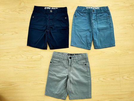 Jungen Shorts Gr 110 neuwertig - pro Hose 12.-