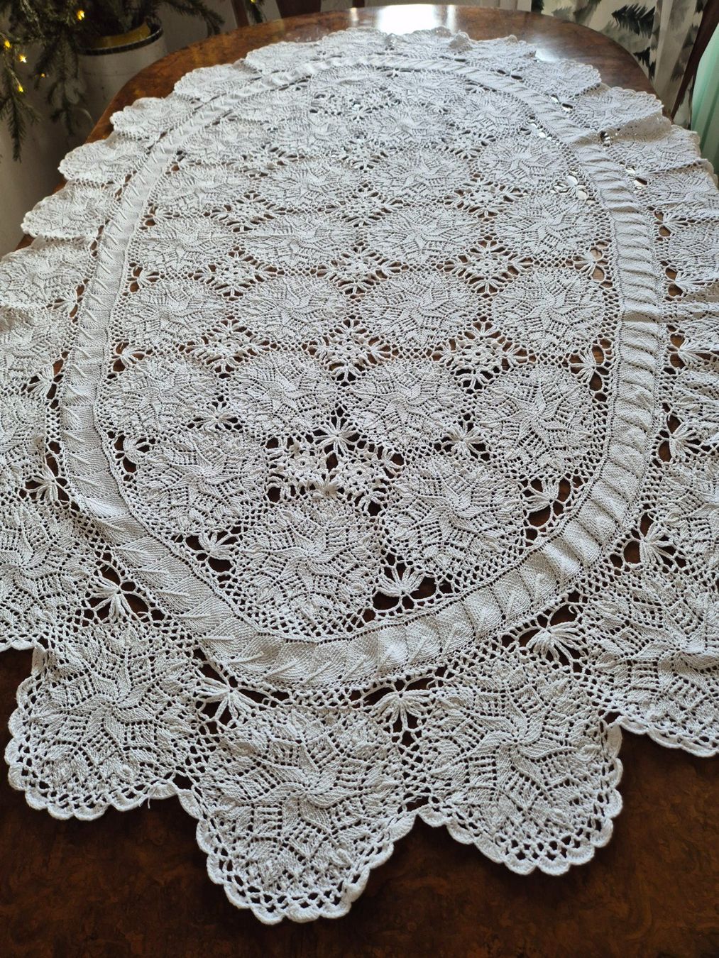 Altra biancheria da tavola: Wunderschöne ovale Spitzendecke, Handarbeit, Vintage – Usato da Bern venduto da aronari 1