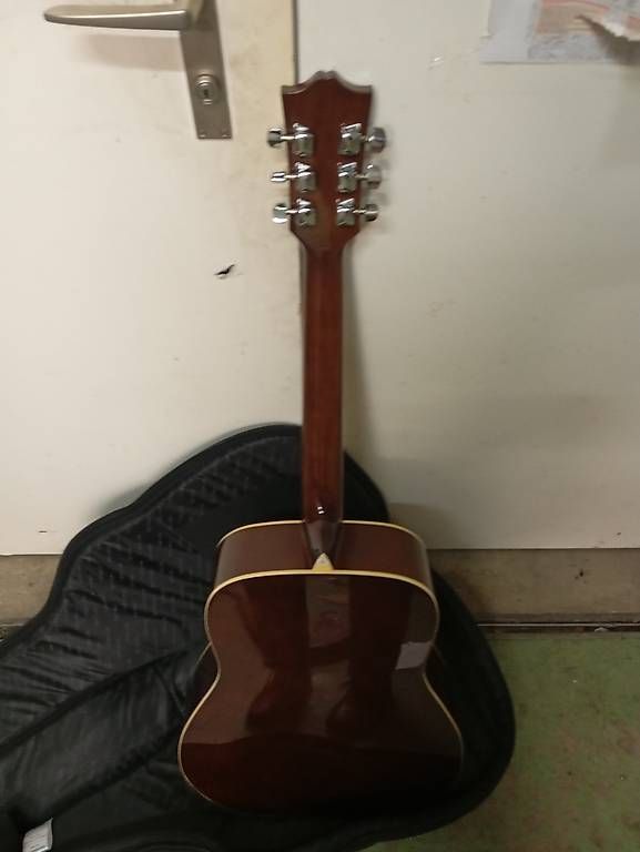 Strumenti musicali: Gitarre Future ( Fender copie) – Usato da Basel venduto da Petergunn 3