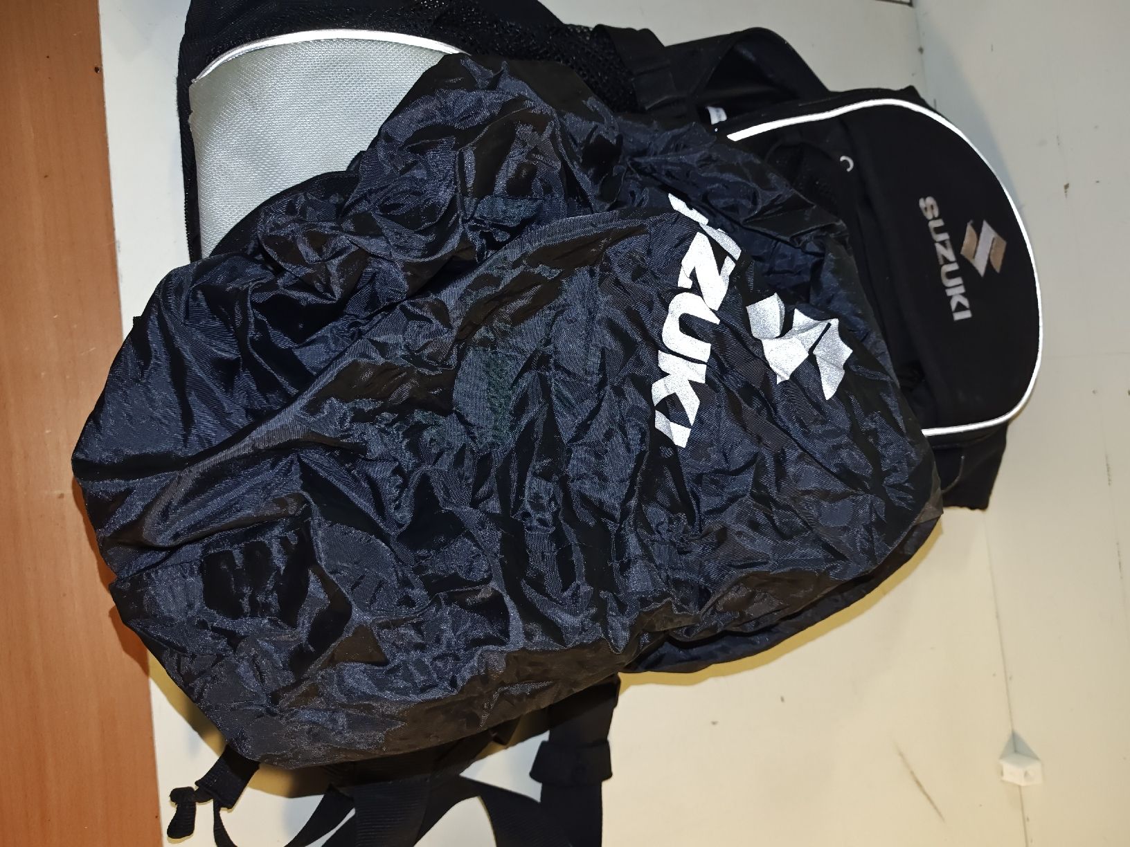 Suzuki Zaini: Suzuki Rucksack.  (nov524) – Usato da Künten venduto da Schnaepplihuus 9