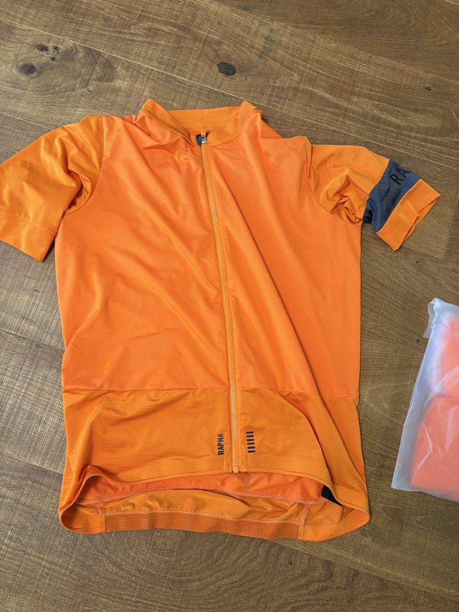 Rapha Canottiere & Pantaloni: Rapha Pro Team Jersey Gr L neu – Nuovo e nell'imballaggio originale da Horw venduto da Cipitwentythree