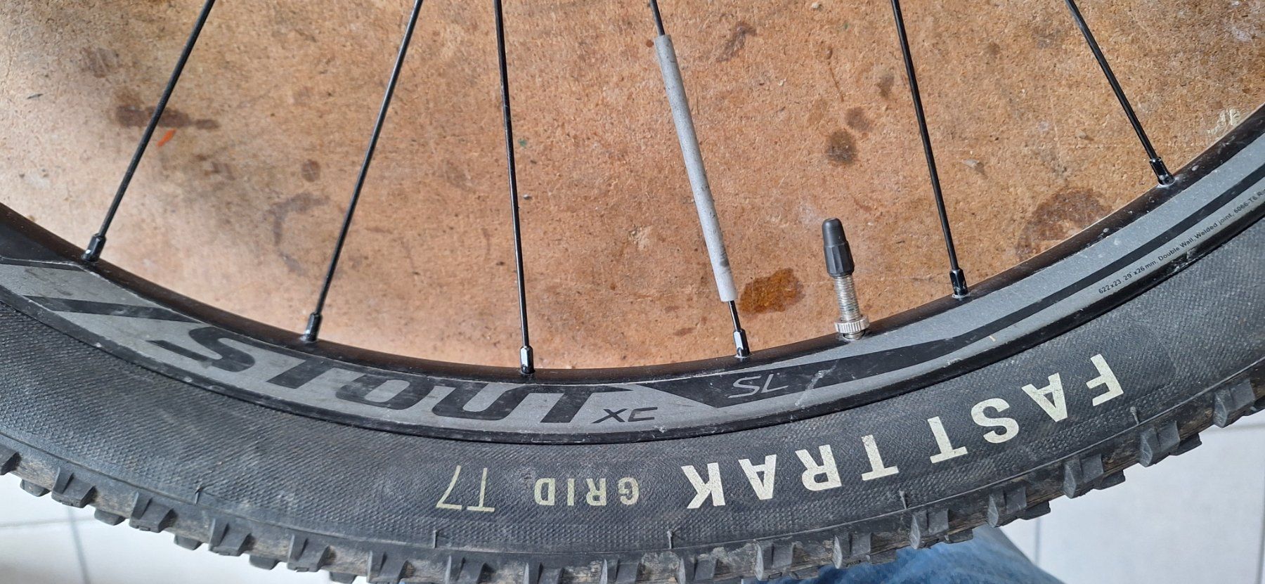 Specialized Pneumatici & Ruote complete: Vorderrad Stout xc sl 29 – Usato da Bretzwil venduto da Godi0 1