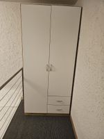 Einfacher Kleiderschrank