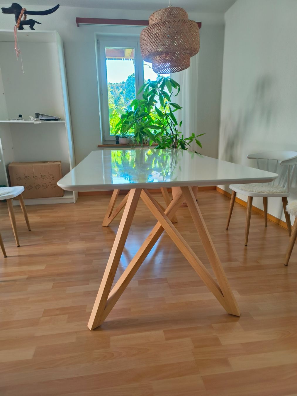 Conforama Tables: Esstisch weiss mit Holzbeine – D'occasion à Frauenfeld par mia_7h75 1