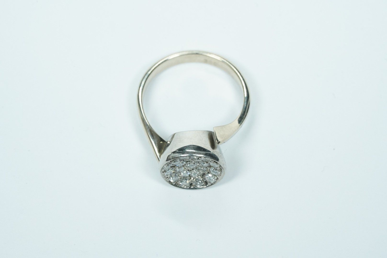 Ringe: Fingerring 18k Weissgold mit Diamanten – Gebraucht aus Bülach von Re-Jewelled 3