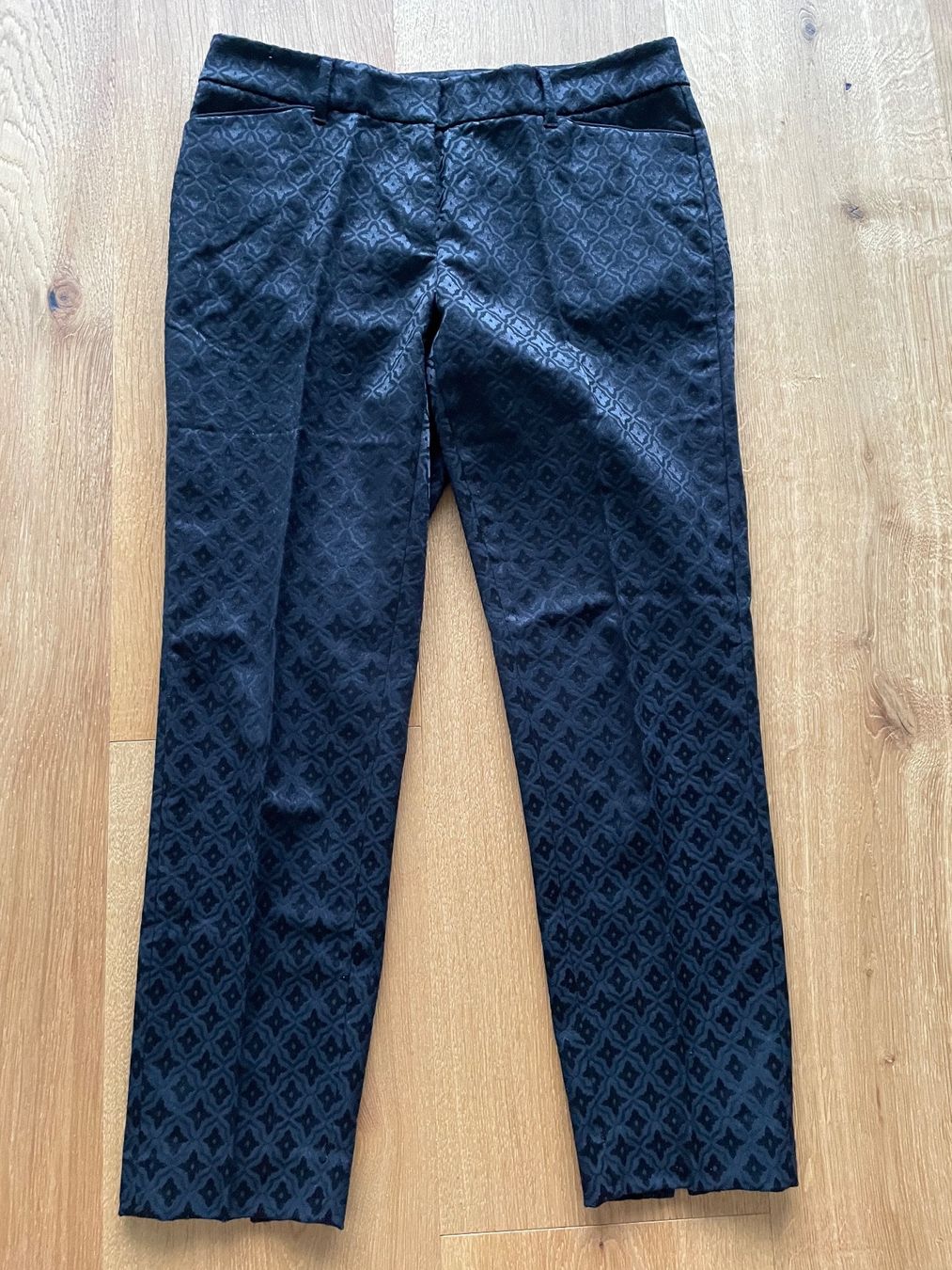 Pantaloni: 2 Hosen Damen schwarz, glänzend, Gr 40 – Usato da Hünenberg See venduto da ECLB