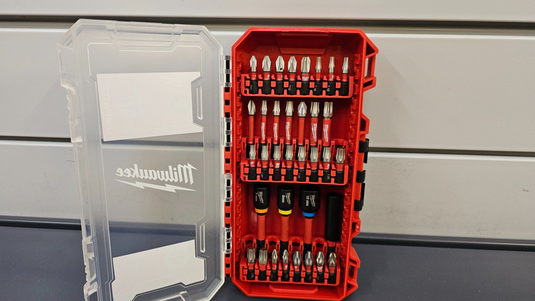 Milwaukee Tutti gli attrezzi: Milwaukee SHOCKWAVE Set Schrauberbits 35-teilig ab Fr. 1.- – Nuovo e nell'imballaggio originale da Koppigen venduto da Bracher_Mail-House 3