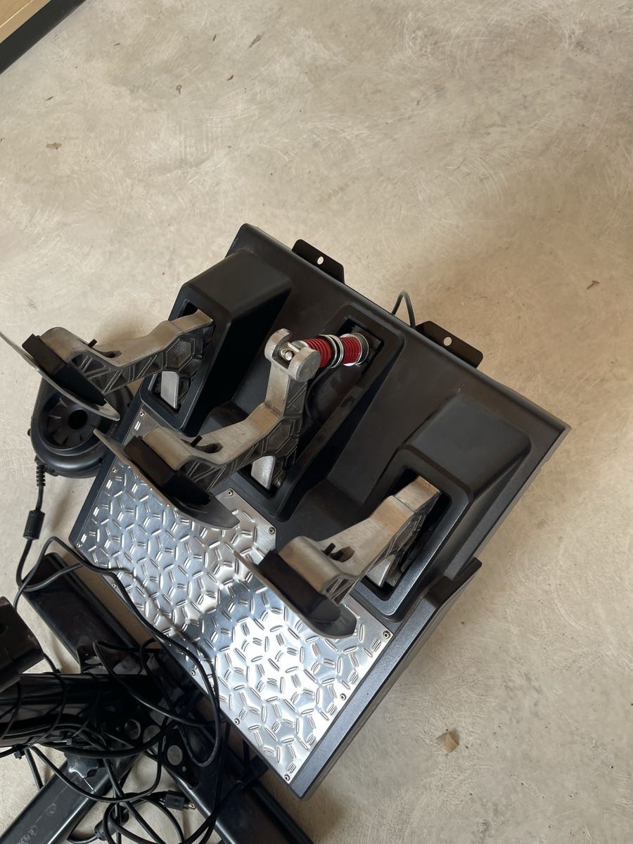 Thrustmaster Controller: Sim Racing Setup Thrustmaster T GT2 Handbremse Schaltung – Usato da Ernetschwil venduto da Picnyd 3