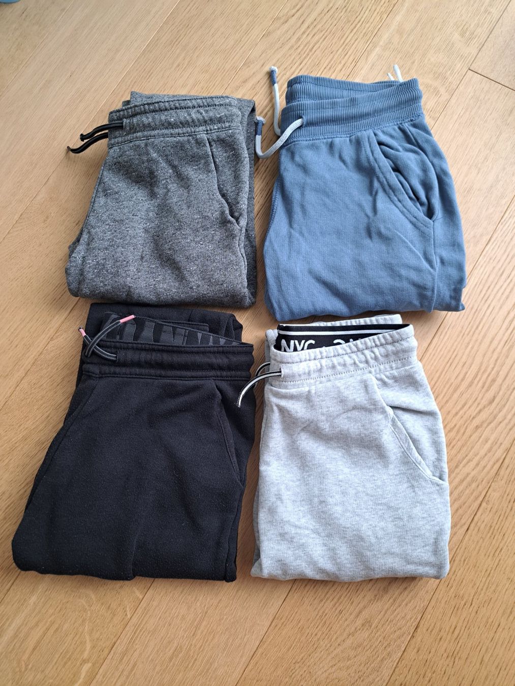 Pantaloni: Jogginghosen ca. Grösse 140 – Usato da Perlen venduto da Sarah1985