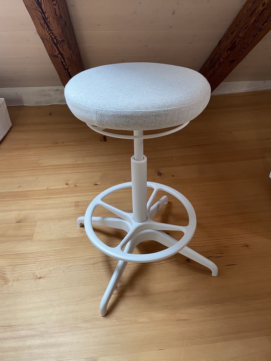Ikea Chaises: Bürostuhl sitz/steh LIDKULLEN – D'occasion à Winterthur par lue_sqt9