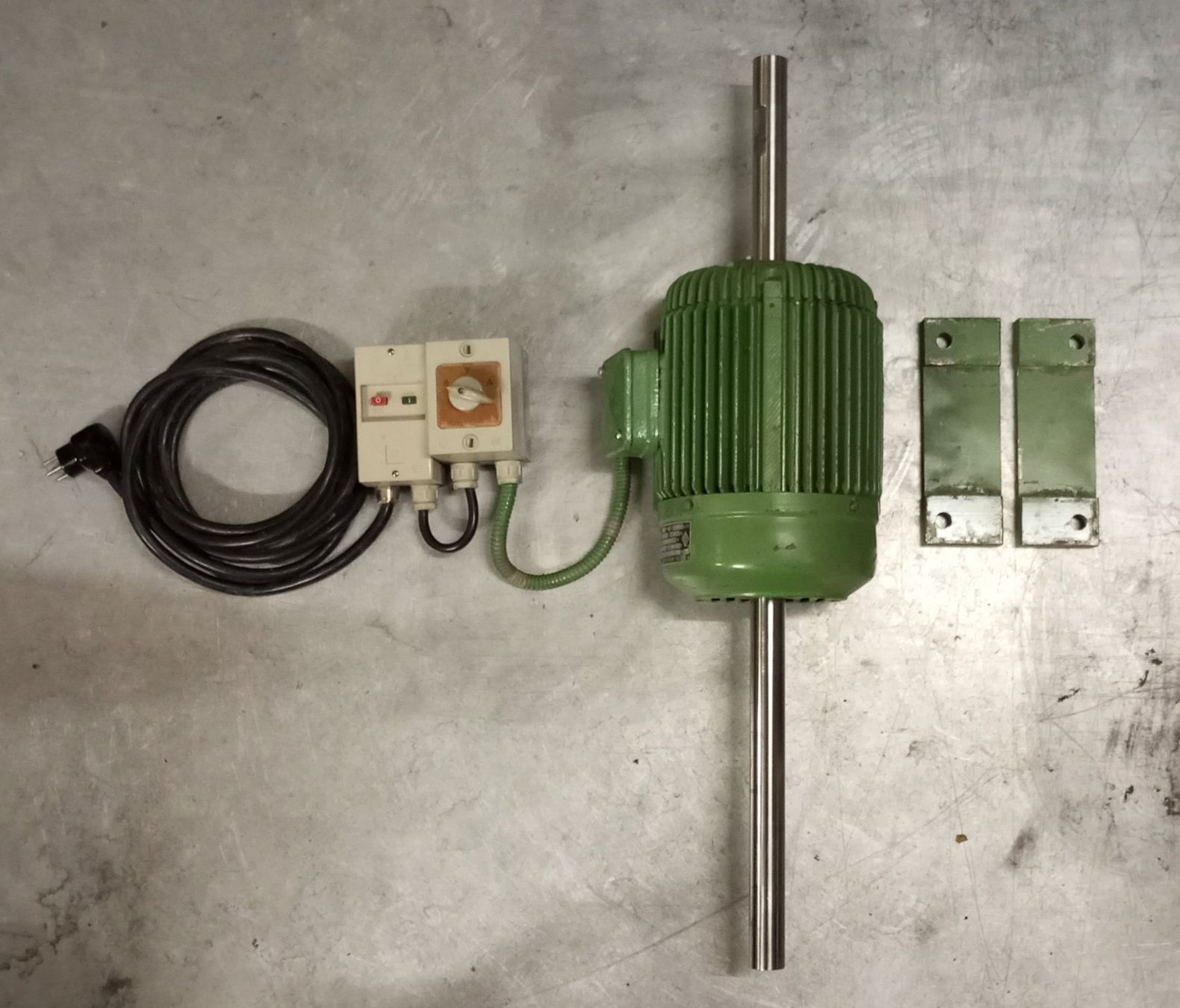 Motori: Moteur électrique arbre long traversant Vitax – Usato da vevey venduto da davechop