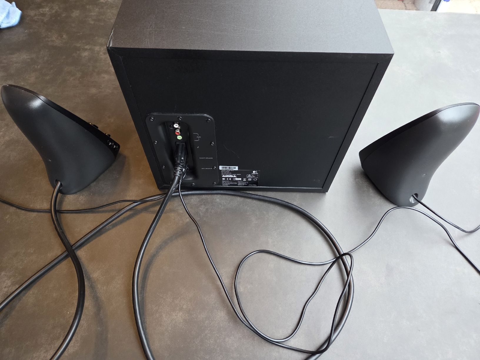 Logitech Lautsprecher: Logitech Z-623 Lautsprecher System – Gebraucht aus Arbon von Mamamia13 1
