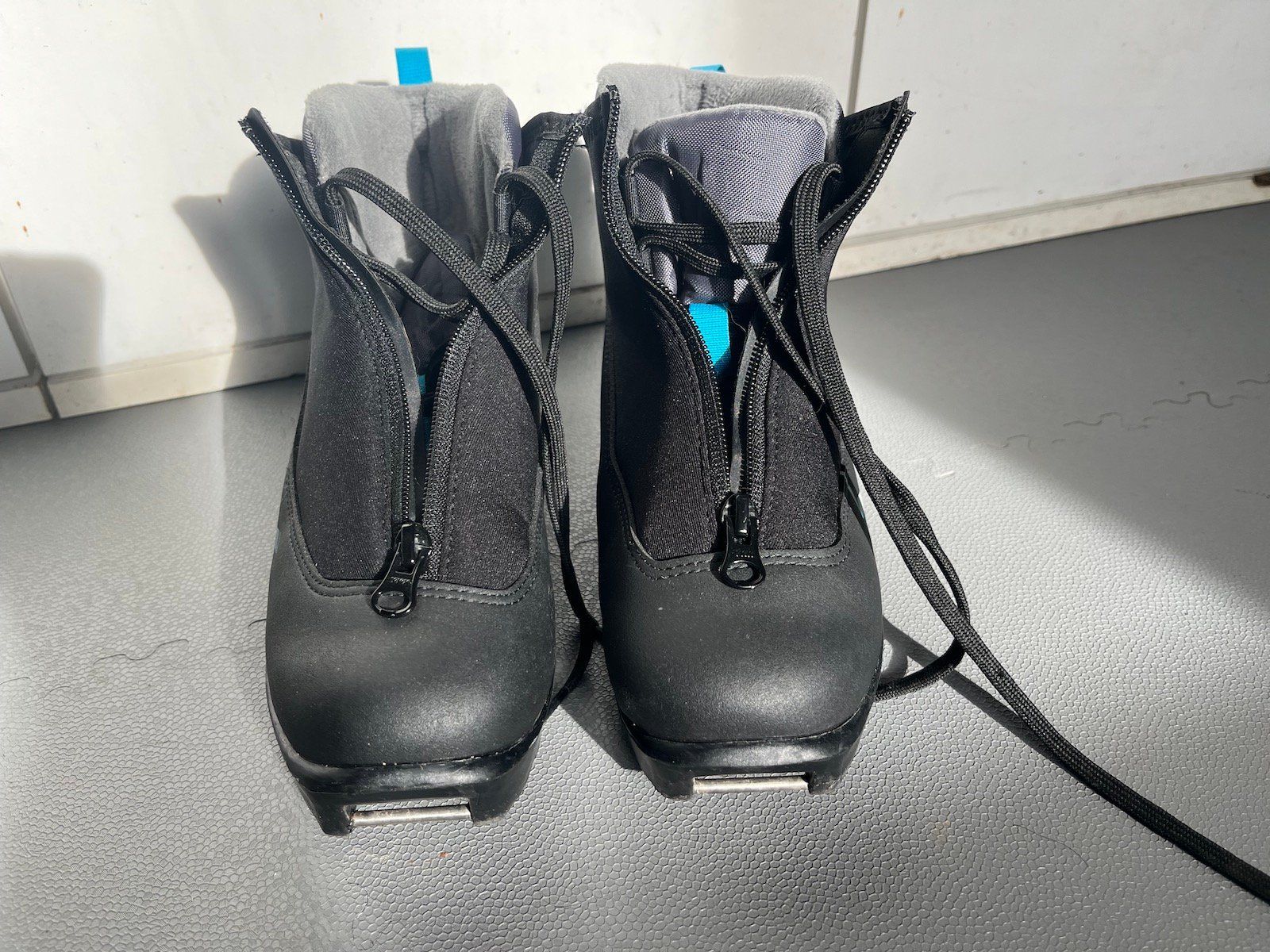 Decathlon Scarpe per ragazzi: Decathlon Kinder Langlaufschuhe Gr. 36 – Usato da Massongex venduto da thn311 3