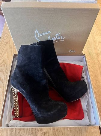 Escarpins Christian Louboutin Noirs - Taille 36, Occasion, Talons Aiguilles En Cuir