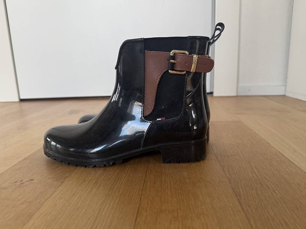 Tommy Hilfiger Scarpe da donna: Tommy Hilfiger Gummistiefel, Gr. 39 – Usato da Bern venduto da mon_2lbl