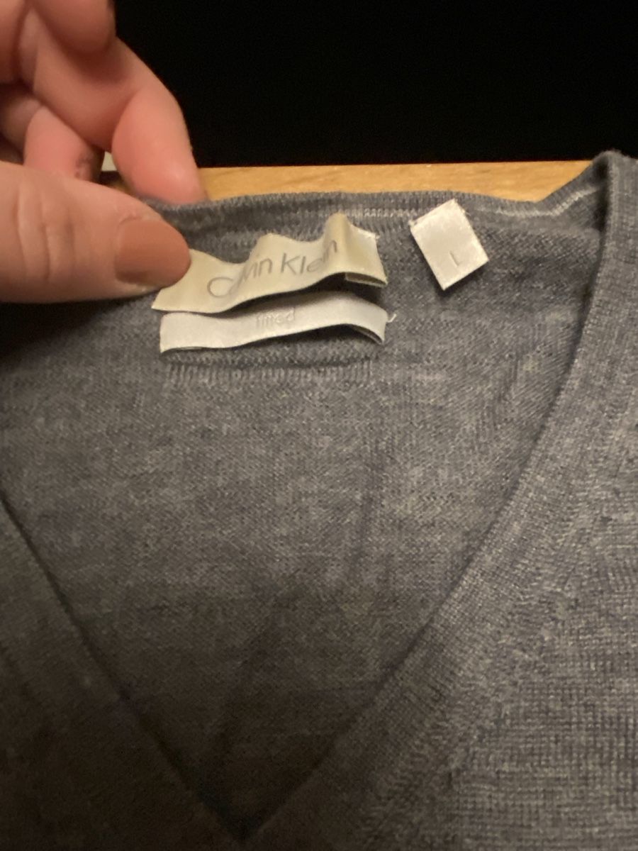 Calvin Klein Maglioni & Felpe: Grauer Calvin Klein Woll-Pullover V-Neck – Usato da Flüh venduto da domiri 1