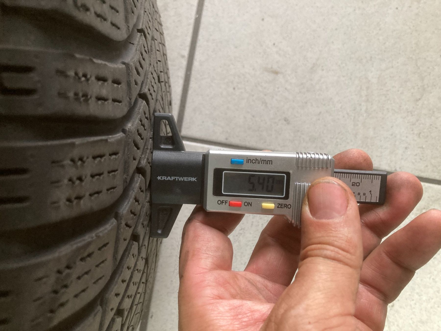 Pirelli Pneus & Kompletträder: 235/55R19 Winterpneu Pirelli VW ID.4 – Gebraucht aus Cham von WB2223 4