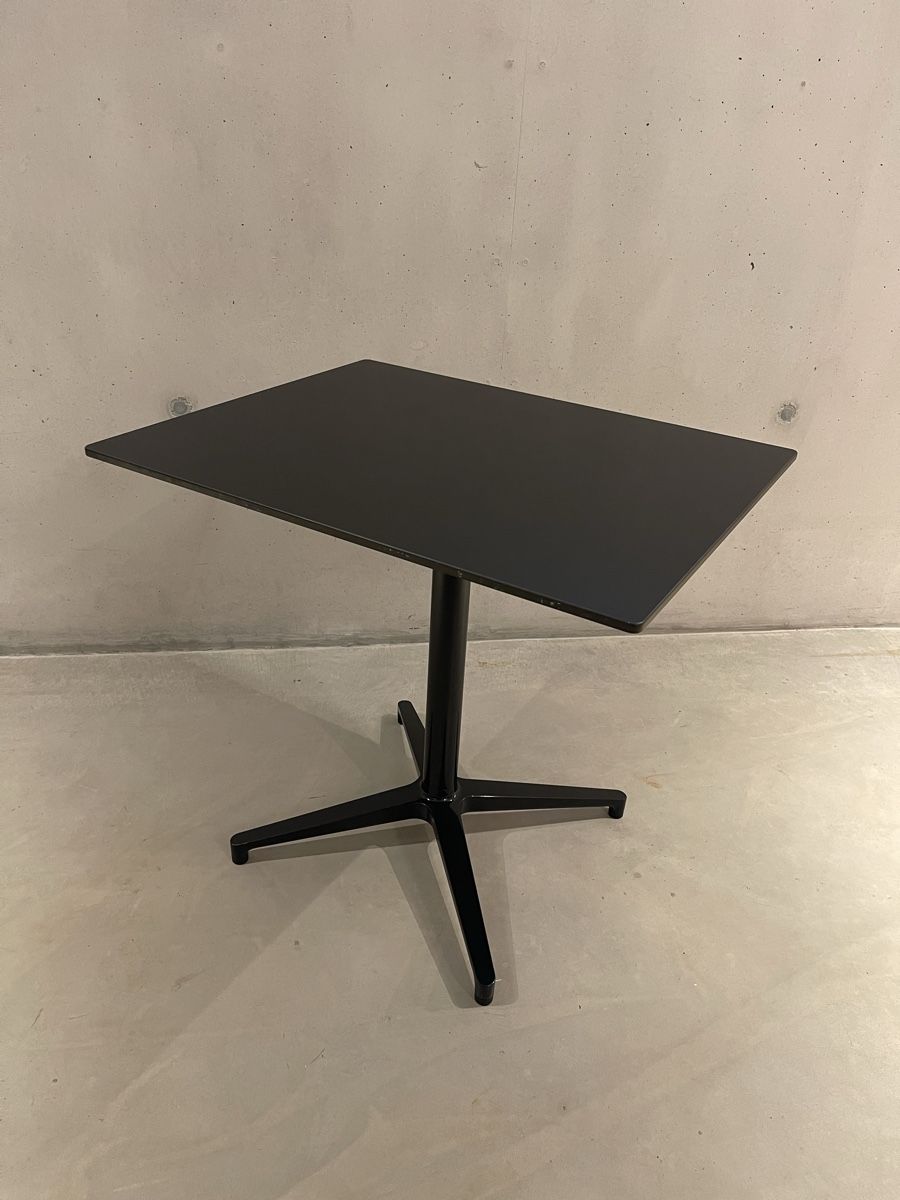 Vitra Tavoli: Vitra Bistro Table, Tisch, Ronan und Erwan Bouroullec – Usato da St. Gallen venduto da fundstaette 3