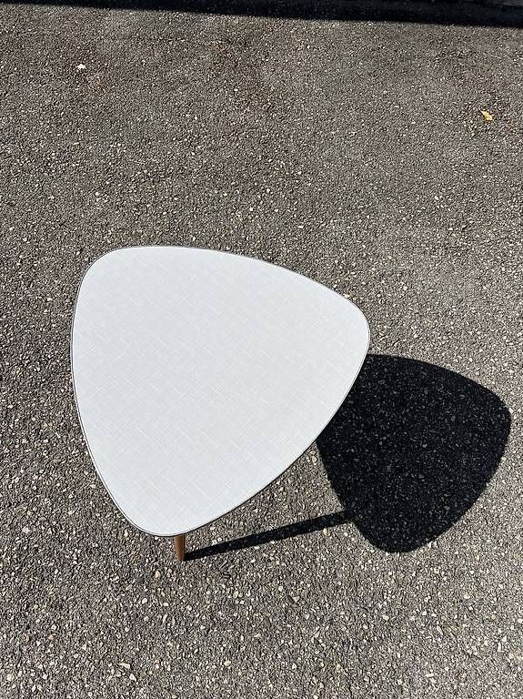 Tavoli: Table tripode vintage Formica – Usato da Rochefort venduto da matold 1