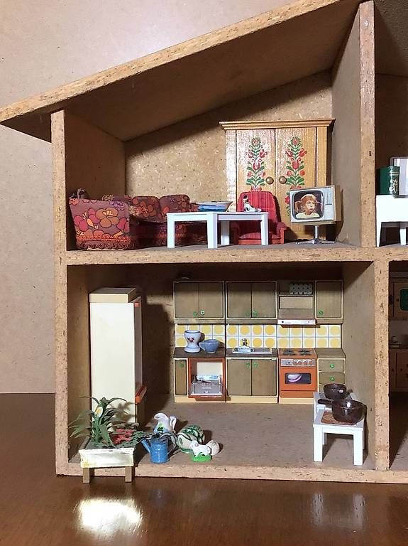 Case e mobili per bambole: Maison de poupée vintage – Usato da Morrens VD venduto da pmj_y8xz 1