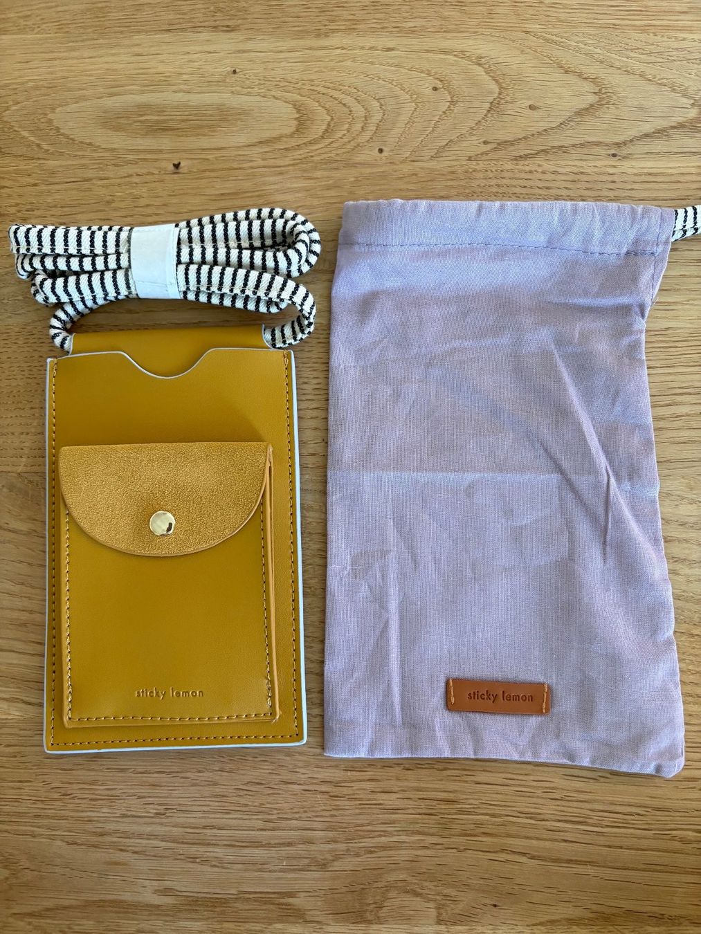 Borse: NEU Sticky Lemon Handytasche Leder Baumwolle – Nuovo e nell'imballaggio originale da Zürich venduto da triangular 1