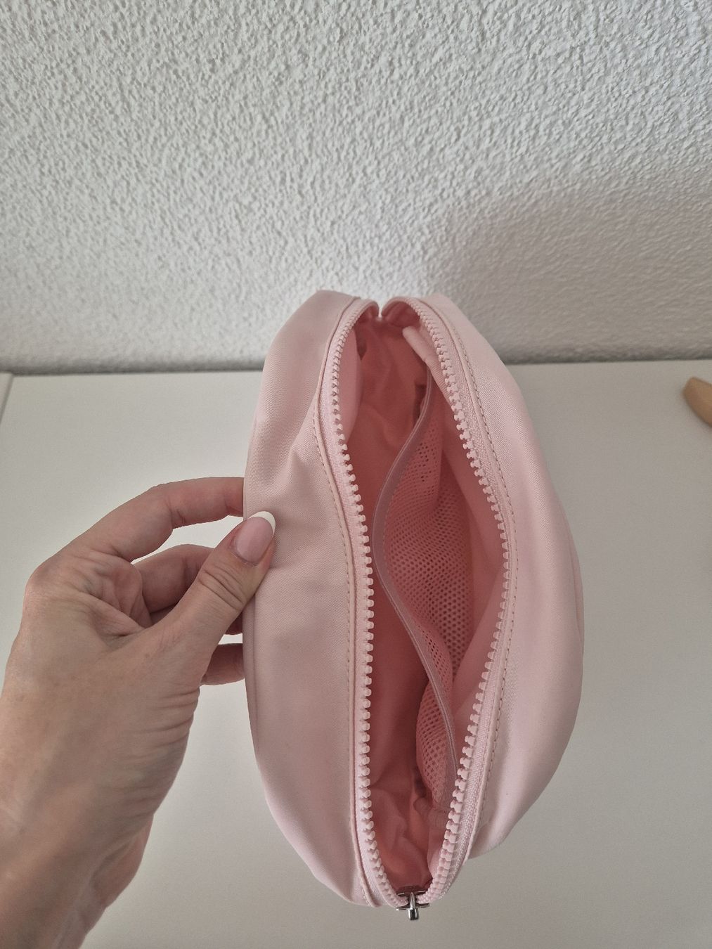 Lululemon Custodie per cosmetici: LULULEMON Kosmetiktasche – Usato da Niederhelfenschwil venduto da usa001 2