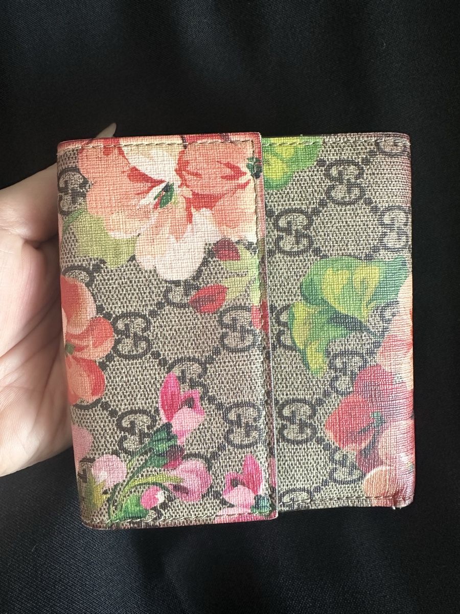 Gucci Portamonete: Gucci Portemonnaie mit Blumenmuster – Usato da Otelfingen venduto da Amanda.Z 2