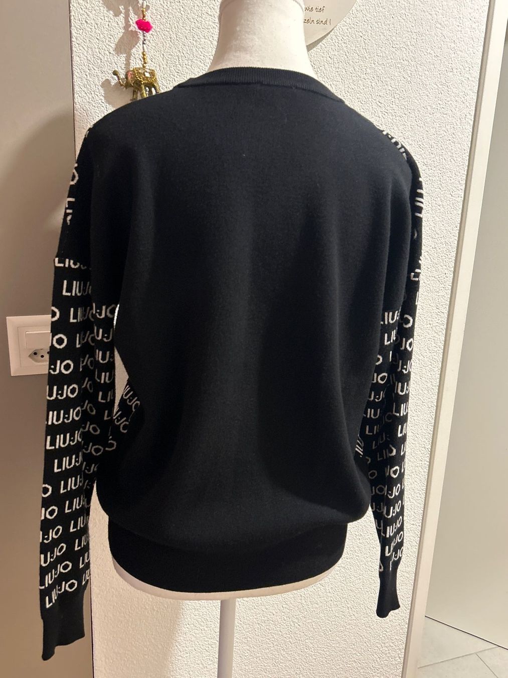 Liu Jo Maglioni & Felpe: Liu Jo Pullover schwarz / weiss mit Aufschrift – Usato da Brunnen venduto da Nala2929 5