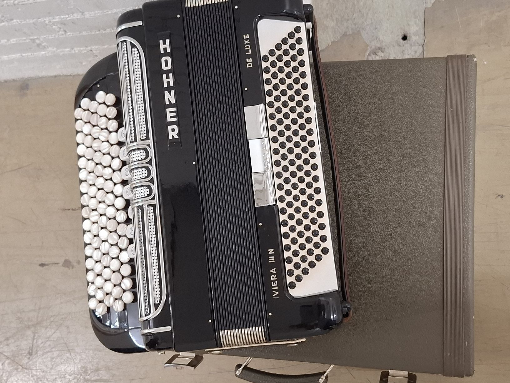 Strumenti musicali: belle chromatique a gradin – Usato da Villeneuve venduto da BibiVintage 1