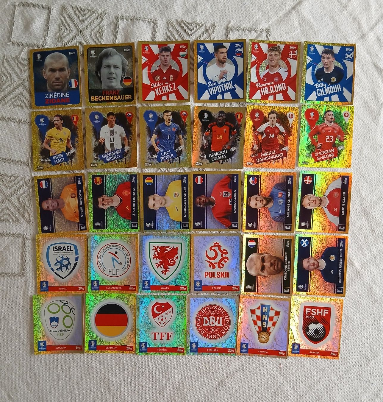 Topps Cartes à collectionner: Lot des 30 stickers Gold Euro 2024 topps – D'occasion à Genève par 7CASAS34