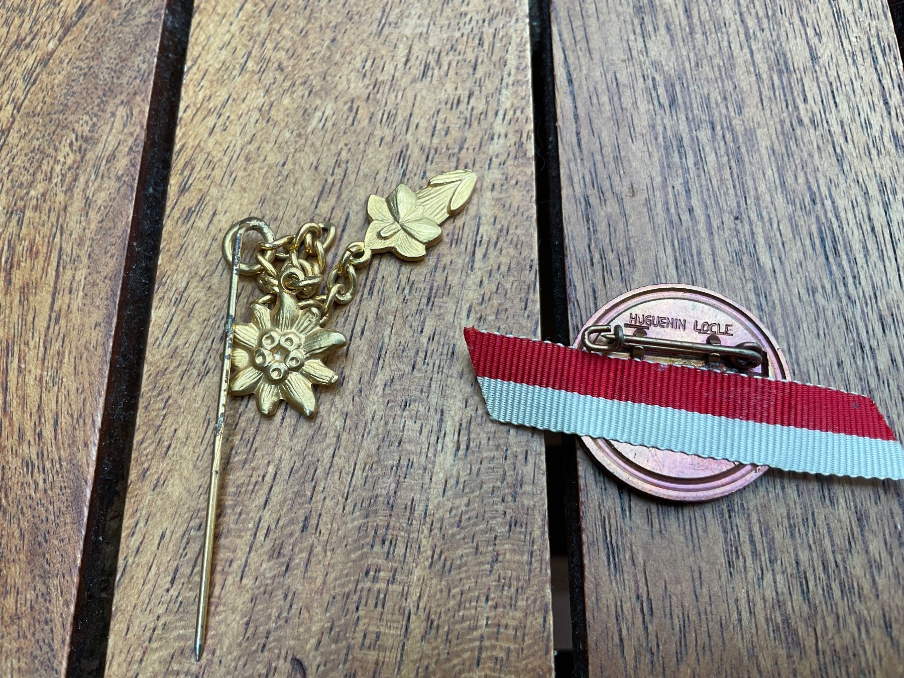 Swiss Placchette & Badge: 6 Anciens Pins Suisse – Usato da Savigny venduto da ron_q529 2
