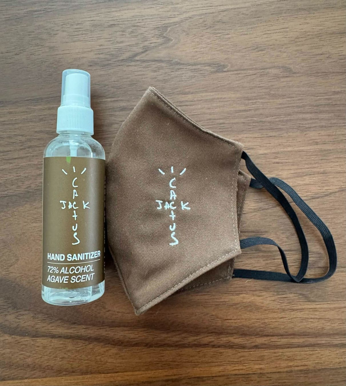 Maschere: Travis Scott Cactus Jack Hand Sanitizer Bottle + Masque – Nuovo (secondo la descrizione) da Croy venduto da Takenba