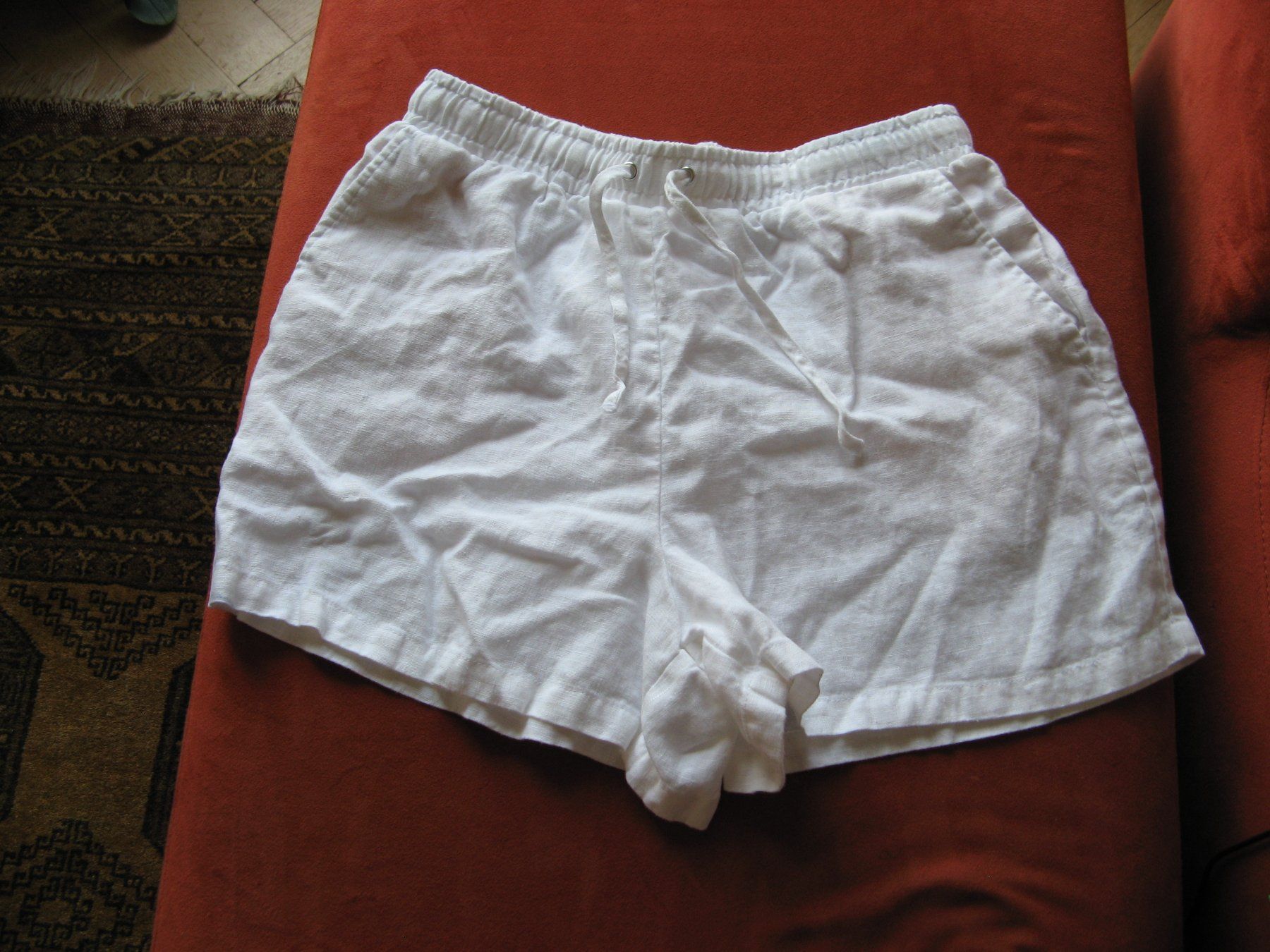 Na-kd Pantaloni: weisse Leinen Shorts Gr. 36 Na-kd – Usato da Zürich venduto da apil