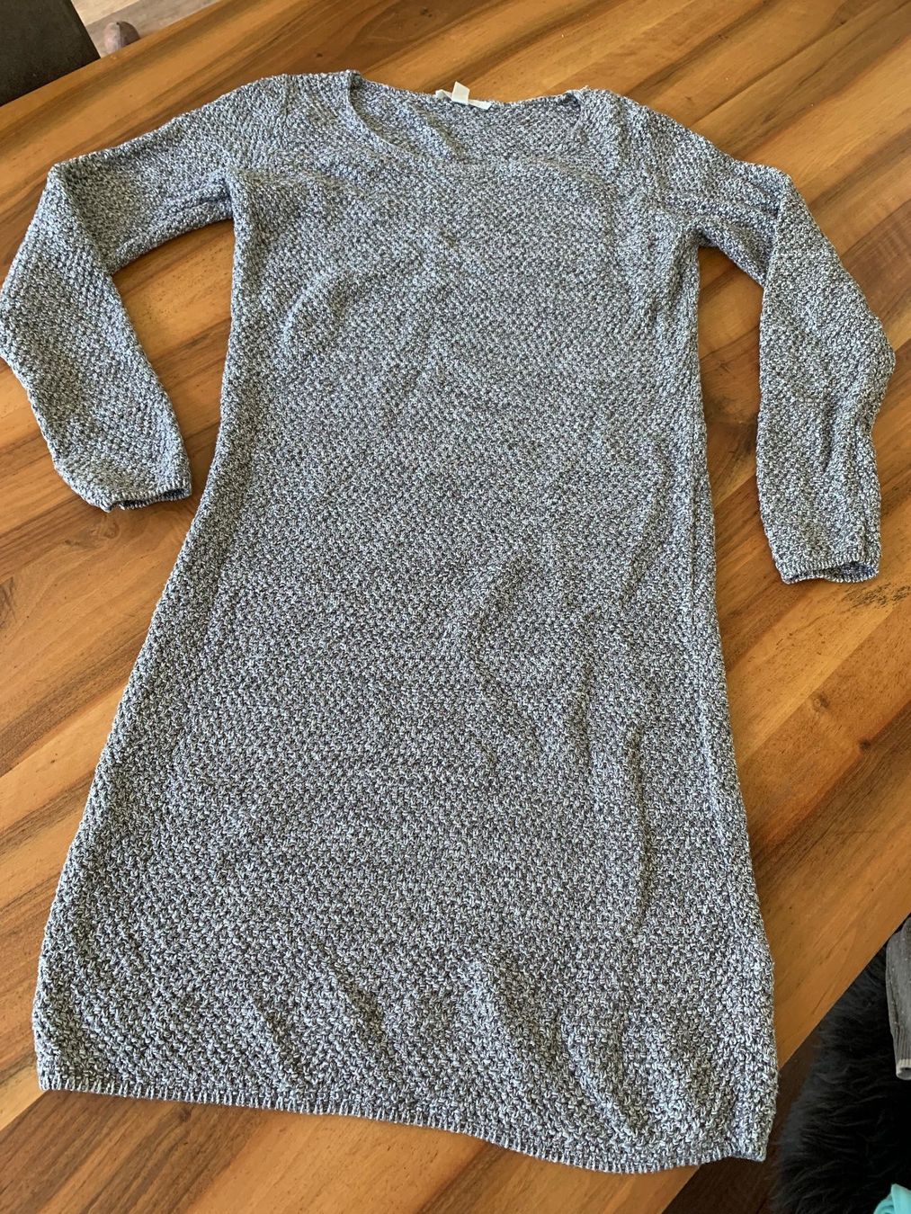Esprit Kleider: ESPRIT lässiges Strickkleid oder Longpullover grau Grösse M – Gebraucht aus Meiringen von SaltnPepa