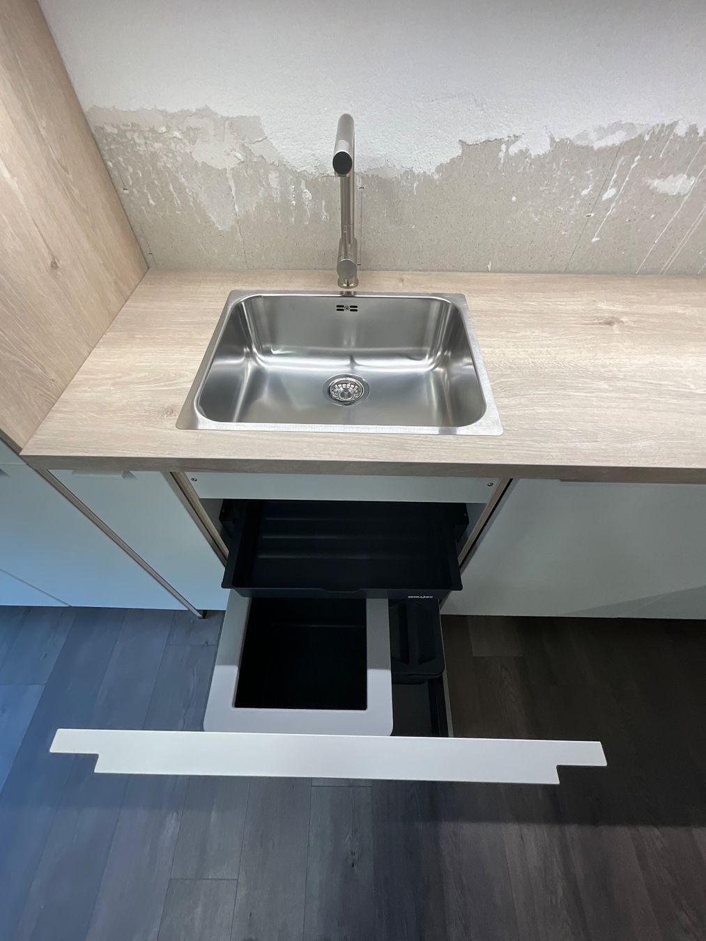 Cucine complete: Cuisine contemporaine blanche laquée – Nuovo (secondo la descrizione) da Orsonnens venduto da lkap5910 5