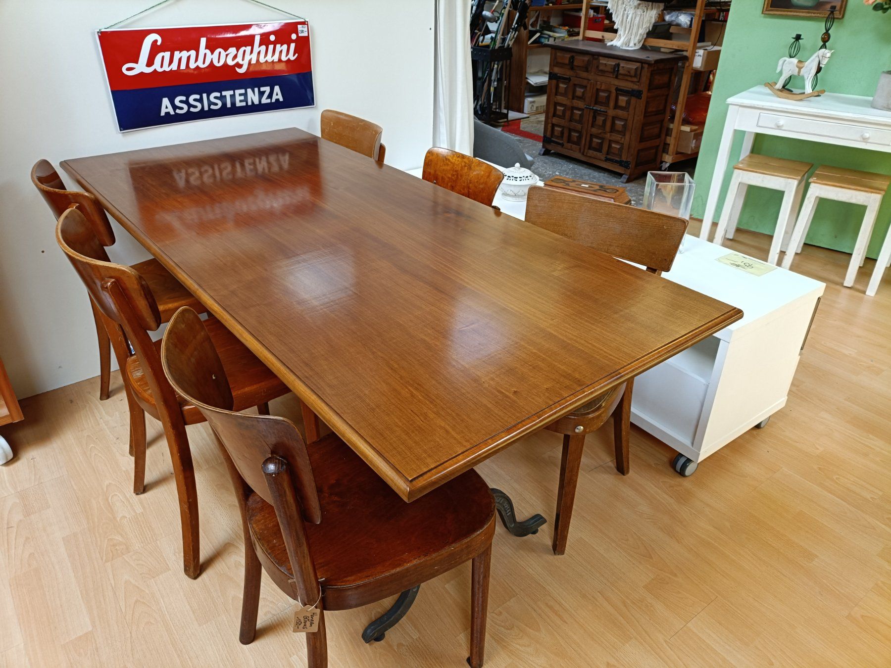 Tavoli: Holztisch mit Gussfüssen – Nuovo (secondo la descrizione) da Köniz venduto da Brockenreich 1