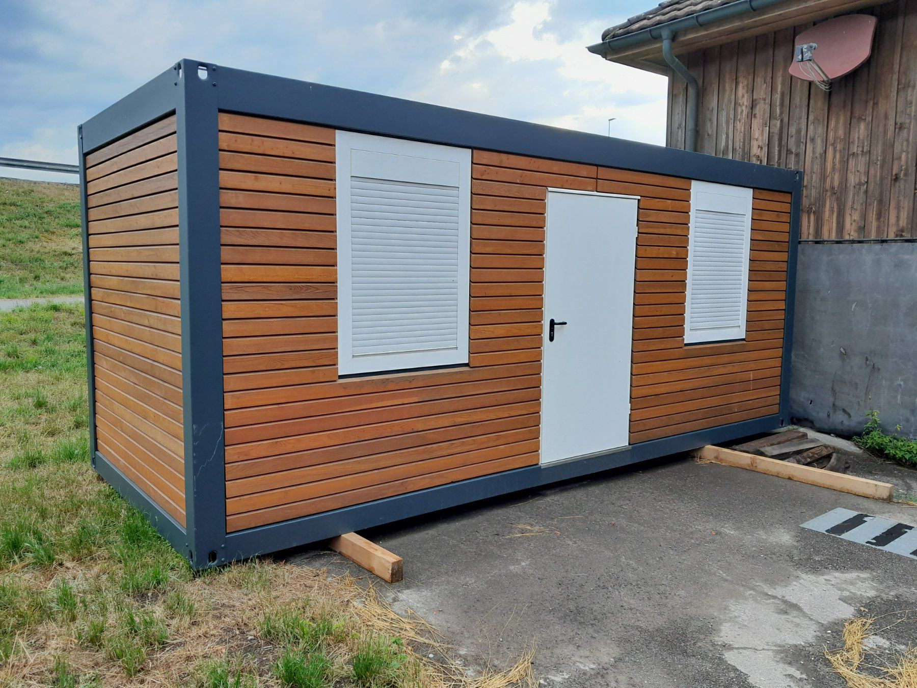 Baucontainer: Container, Hofladen, Büro, Verkaufsraum – Gebraucht aus Tuggen von Figaros