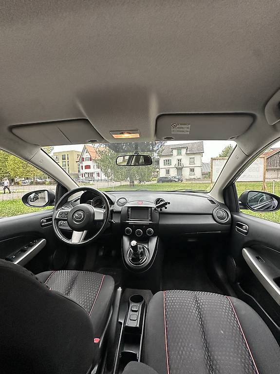 Autos: Mazda 2 1.3  84 PS  2013  170000 km  – Gebraucht aus Buttikon SZ von ram_9x6x 1