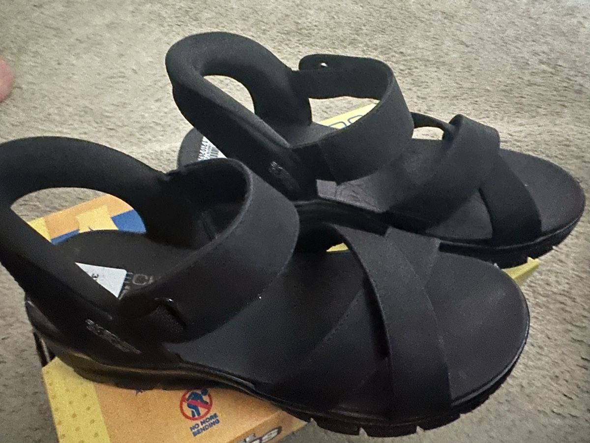 Skechers Damenschuhe: Slip ins Sandalen  – Neu und originalverpackt aus Zürich von ege_2ghf