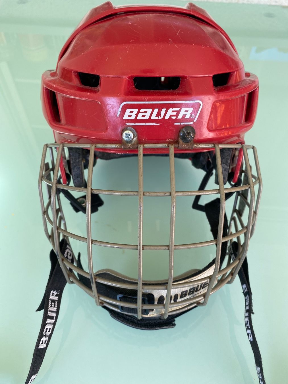 Bauer Helme: Eishockey Helm BAUER HH800M – Gebraucht aus Sils im Domleschg von  1