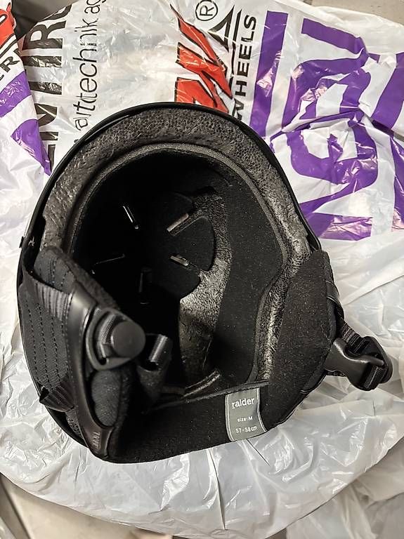 Helme: Anon Helm – Gebraucht aus Chur von leandrav 2