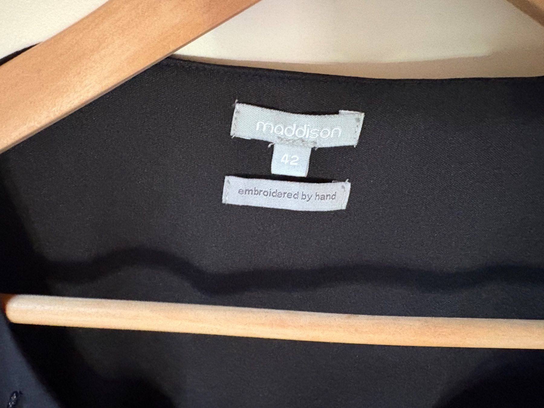 Top: Elegant top size 42 – Usato da Muzzano venduto da Sidney_3 1