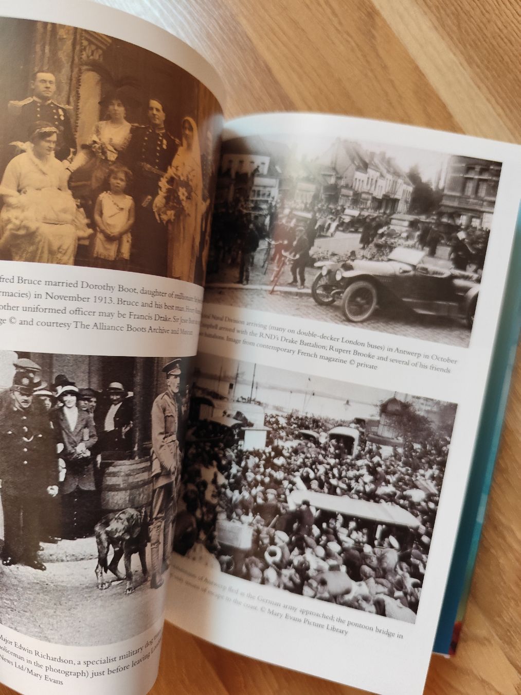 Libri: From Ice Floes to Battlefields - Scott's 'Antarctic' Book – Usato da Mägenwil venduto da VintageGirly 7
