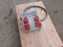 Verteilerkasten mit 4 Steckdosen und Sicherungen  400 Volt