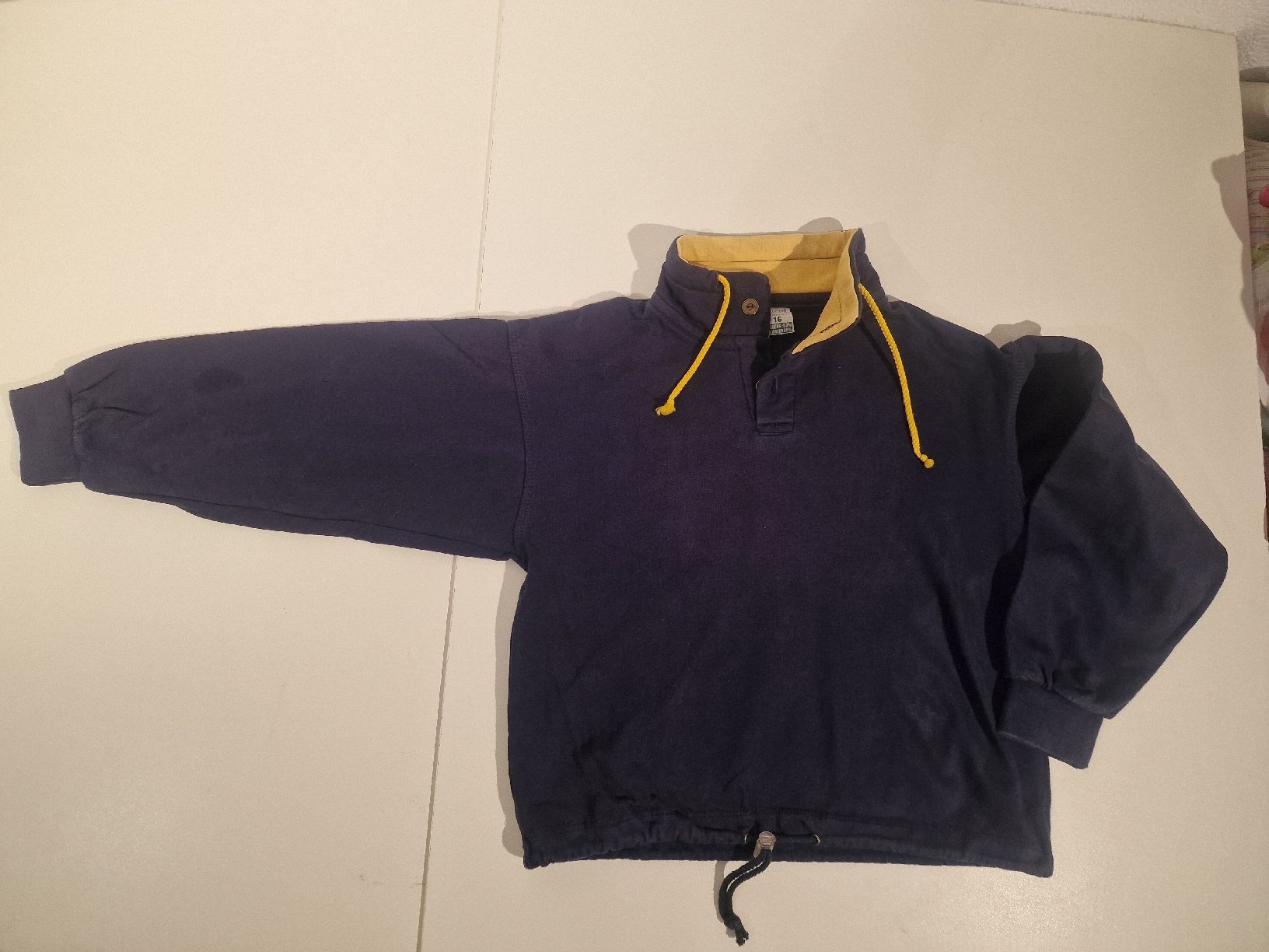 Maglioni & Felpe: Warmer Pullover mit Wolf, Grösse 158 – Usato da St. Margrethen SG venduto da Goldig 1
