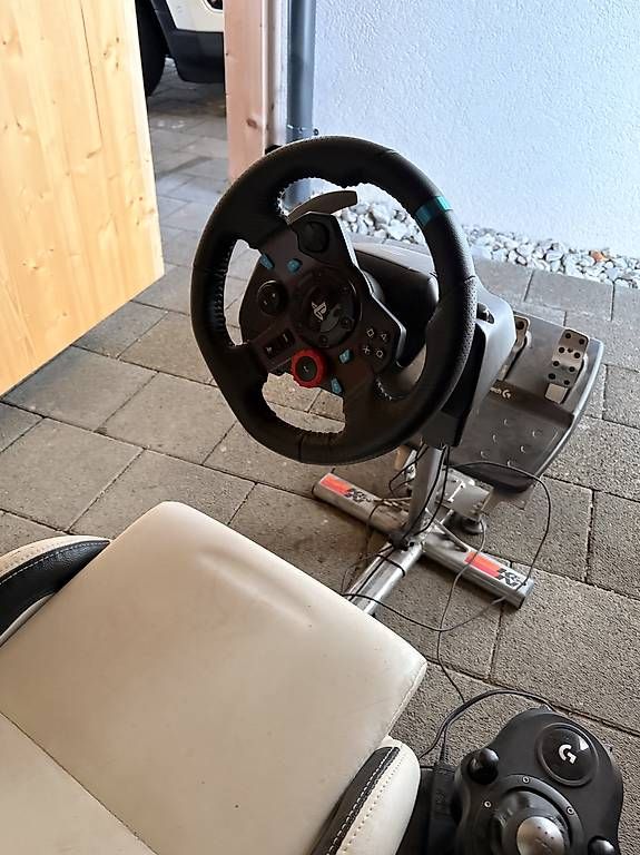 Logitech Console: Playseat mit Logitech G29 und Schaltkonsole – Usato da Plasselb venduto da Paedu129 1