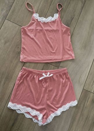 TOP UND SHORTS UNGETRAGEN GRÖSSE S