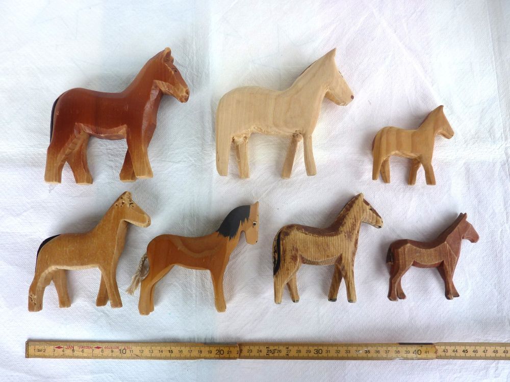 7 Pferde aus Holz, verschiedene Grössen, alt (Gebraucht) in Lustmühle ...